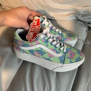 Women size 6 NWT Vans Old Skool platform sneaker, blue and green with flowers,